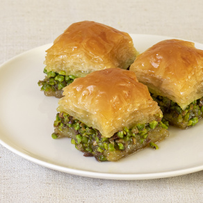 Metal Kutuda Özel Kare Baklava